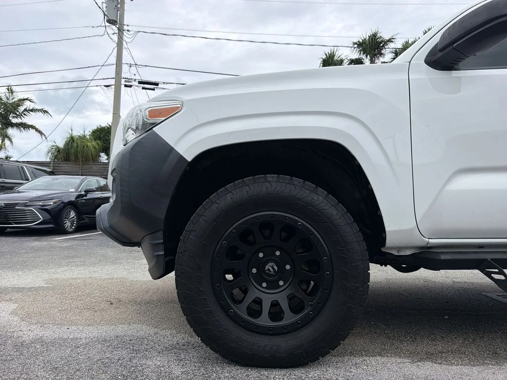 Used 2019 White Toyota SR image 38