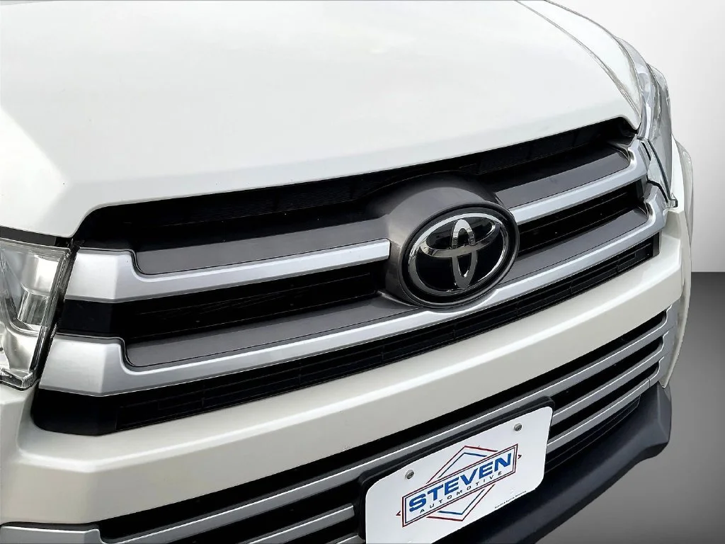 Used 2019 Blizzard Pearl Toyota XLE image 35