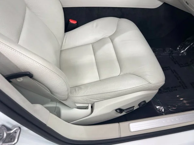Used 2021 White Volvo T5 Momentum image 22