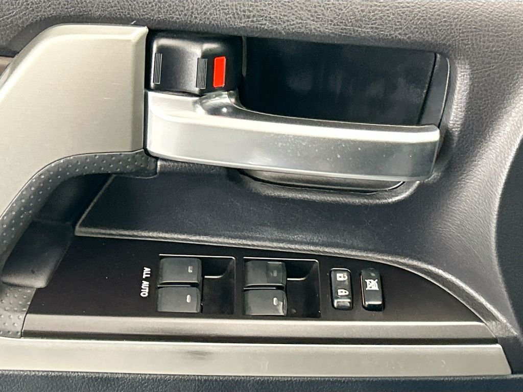 Used 2019 Midnight Black Metallic Toyota Base image 22