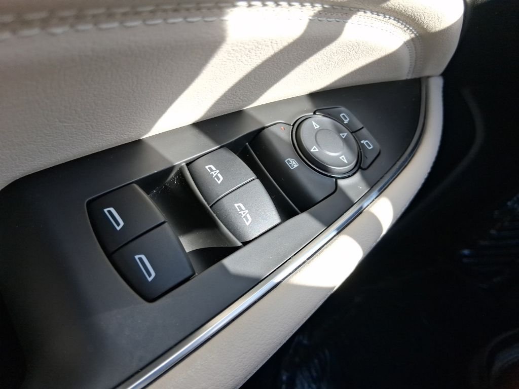 Used 2019 Red Buick Avenir image 26