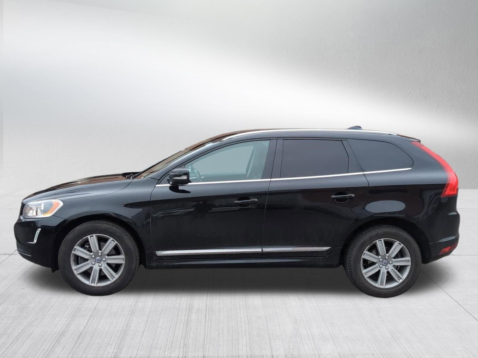 Used 2016 Volvo XC60 T6 with VIN YV4902RK3G2857190 for sale in Saint Louis Park, Minnesota