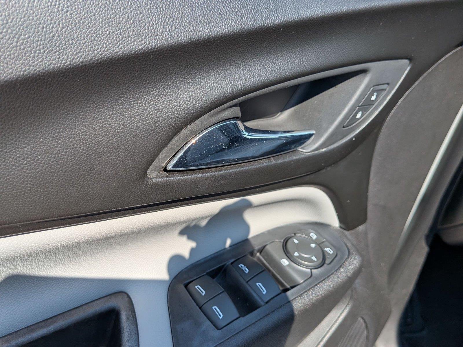 Used 2019 Summit White Chevrolet LS image 16