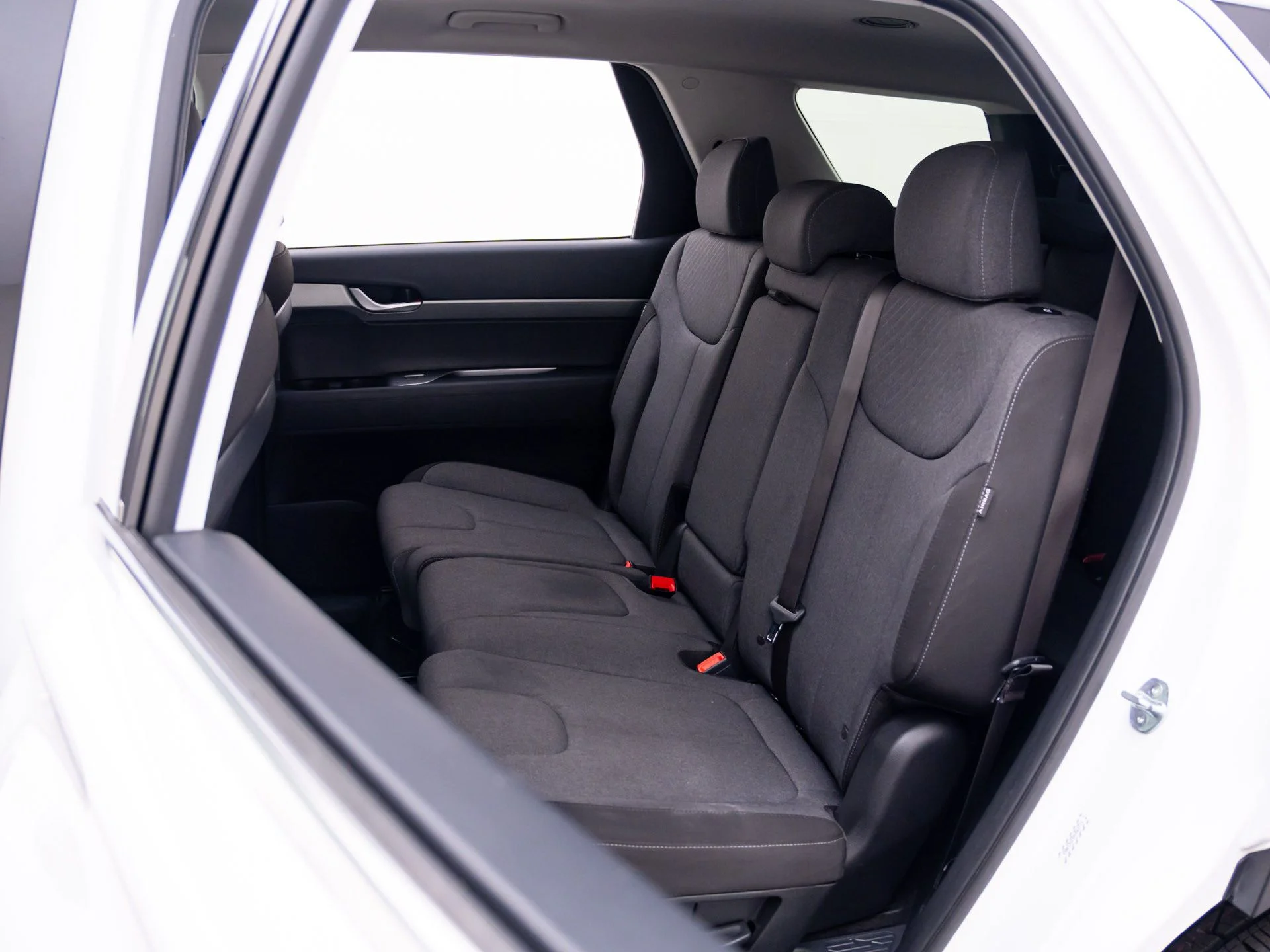 Used 2023 White Hyundai SE image 17
