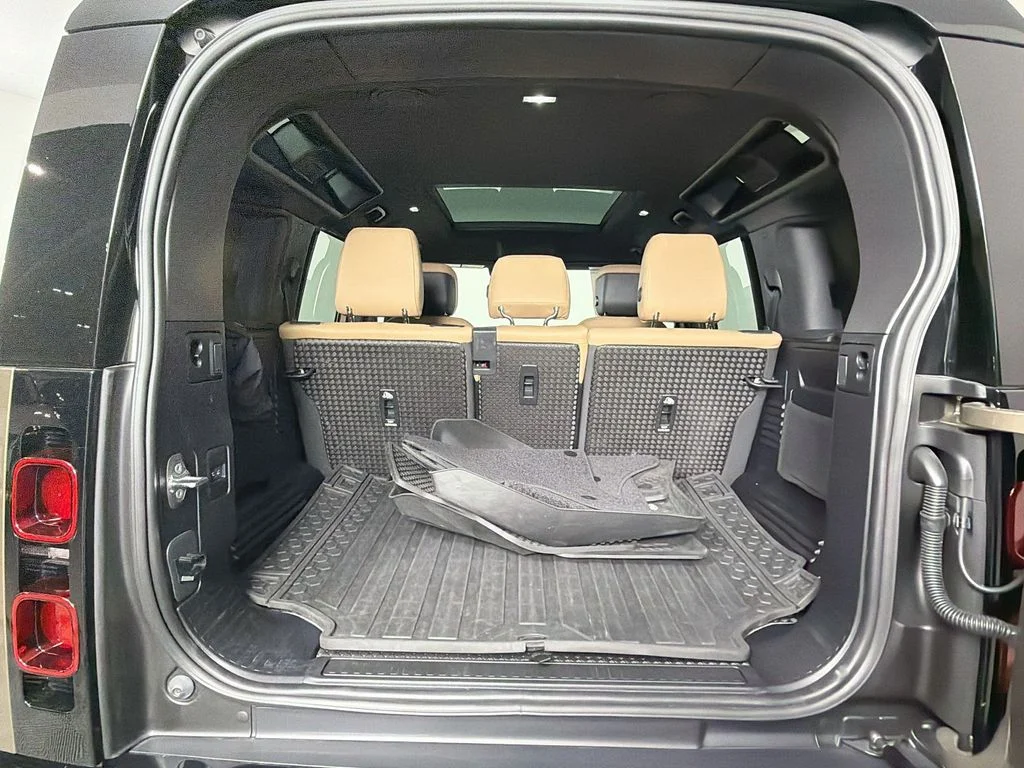 Certified Used 2025 Gray Land Rover X-Dynamic SE image 28