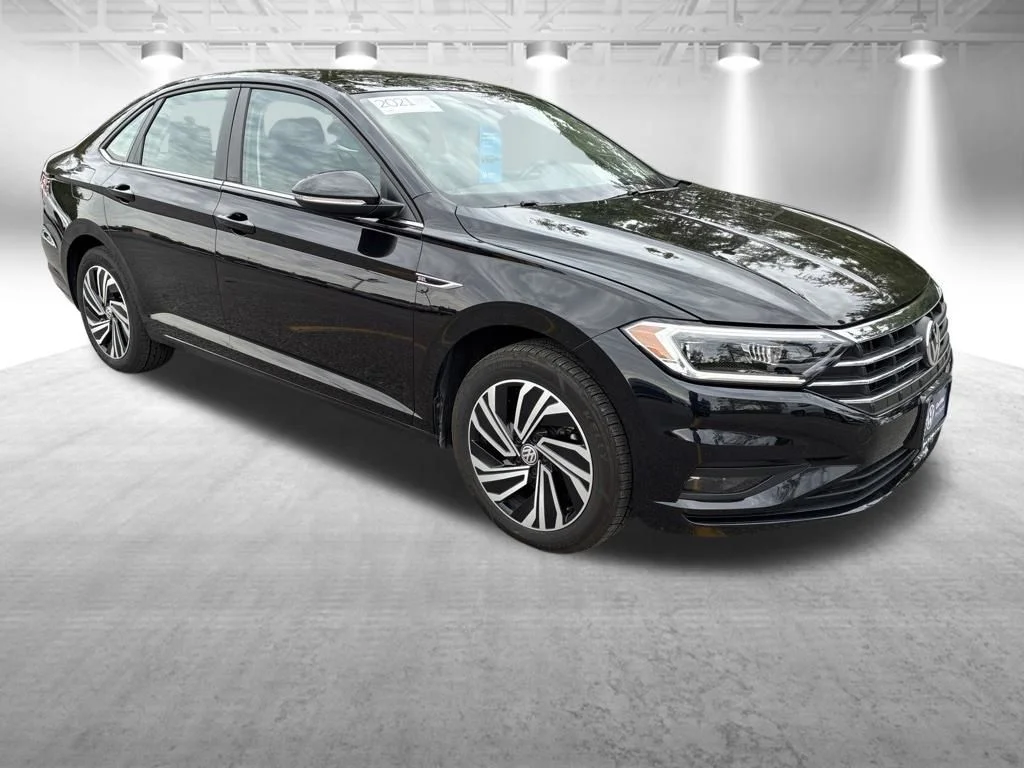 Used 2021 Black Volkswagen SEL Premium image 9