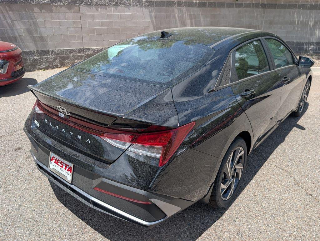 2025 Hyundai Elantra SEL - Photo 6