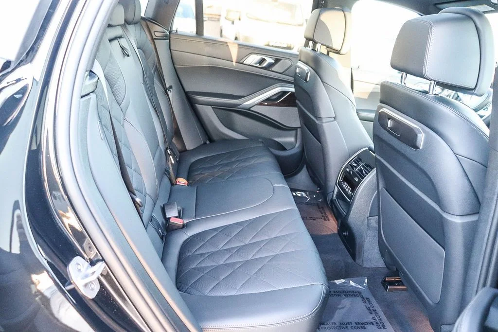 Used 2024 Black BMW xDrive40i image 19