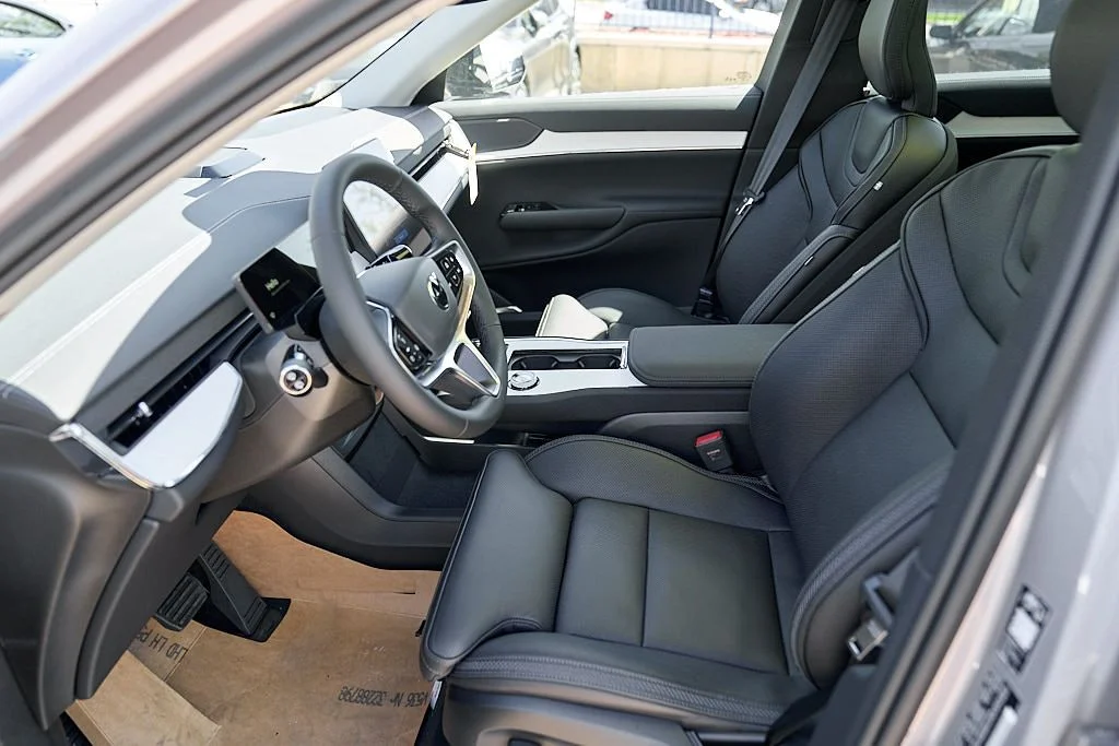 New 2026 Aurora Silver Volvo Ultra image 19
