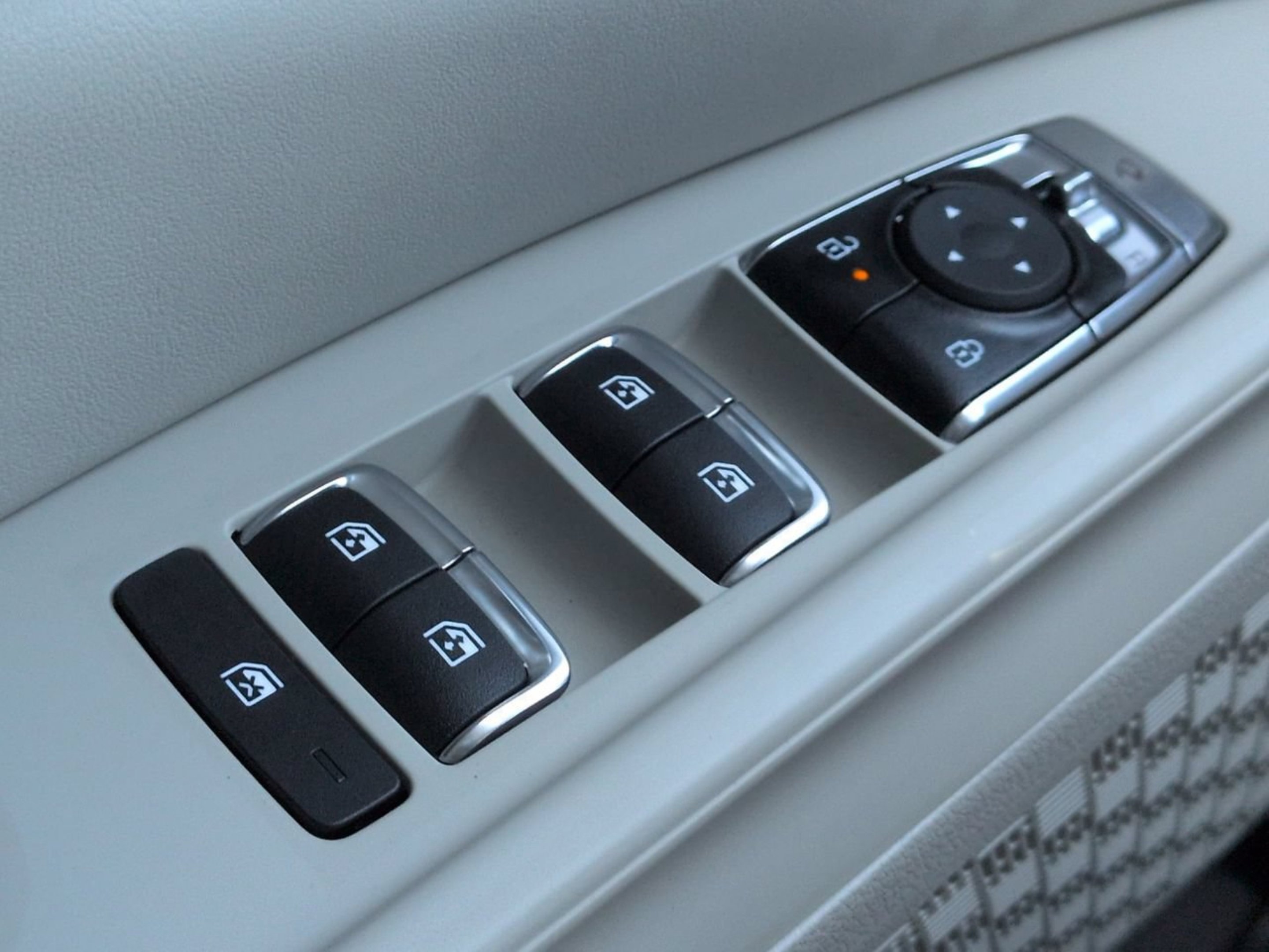 New 2026 Ivory Silver Kia SX image 24