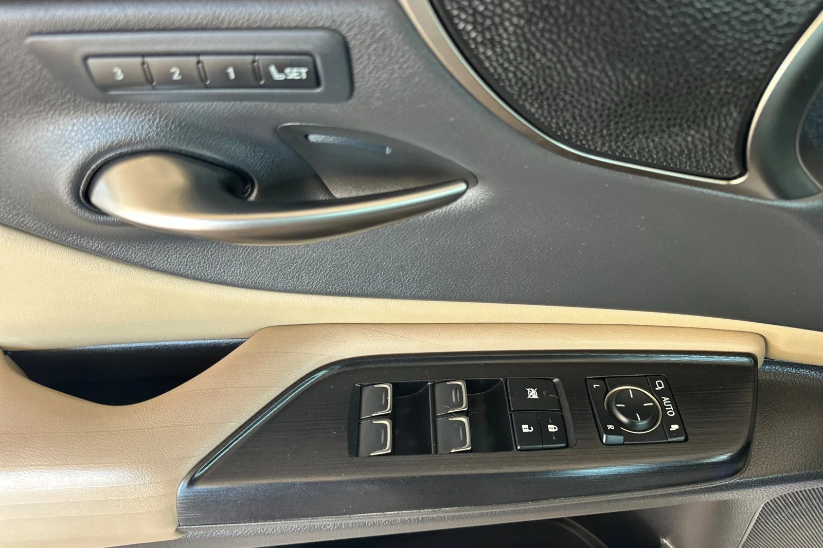 Used 2021 White Pearl Lexus 300h Luxury image 8