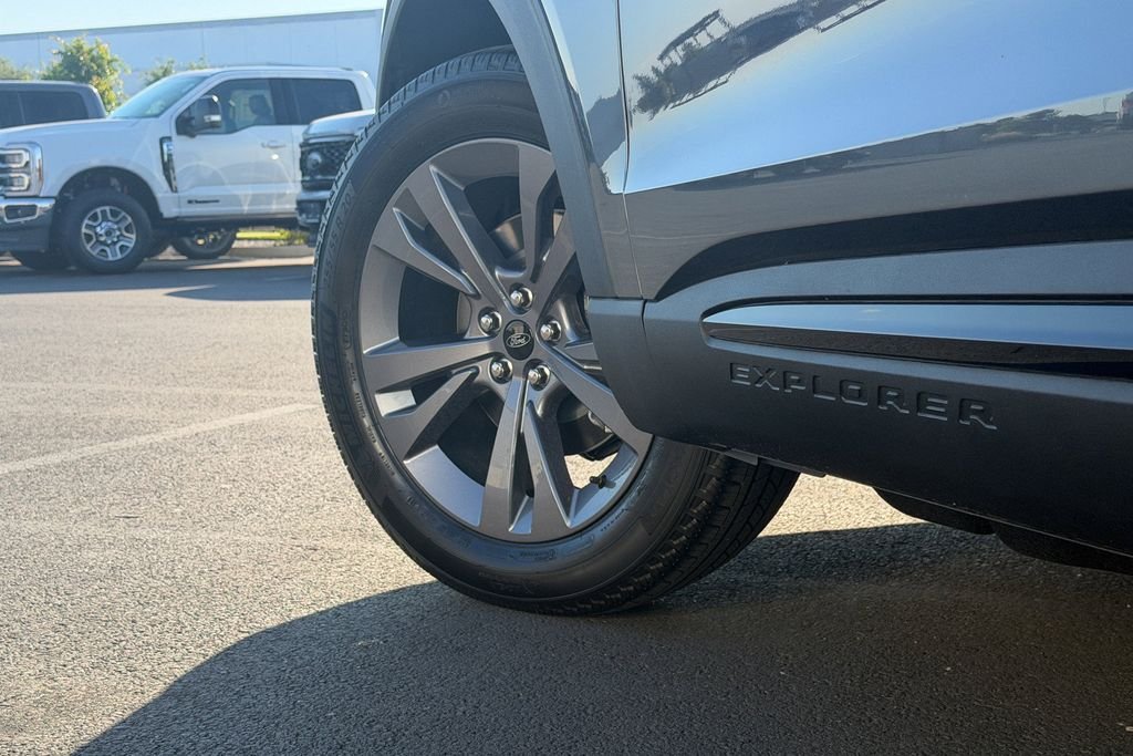 New 2026 Carbonized Gray Metallic Ford Active image 9