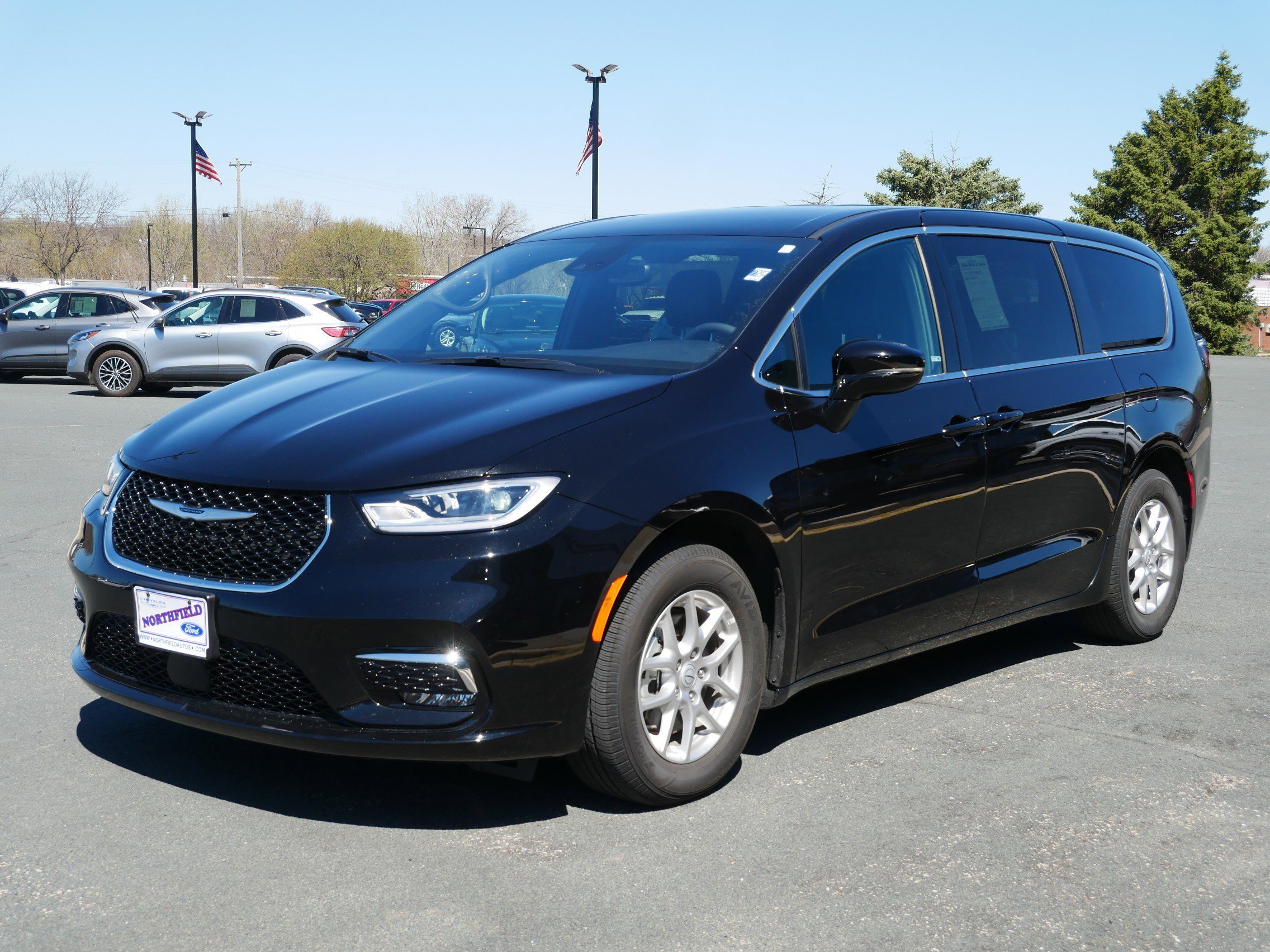 View vehicle photo 4
