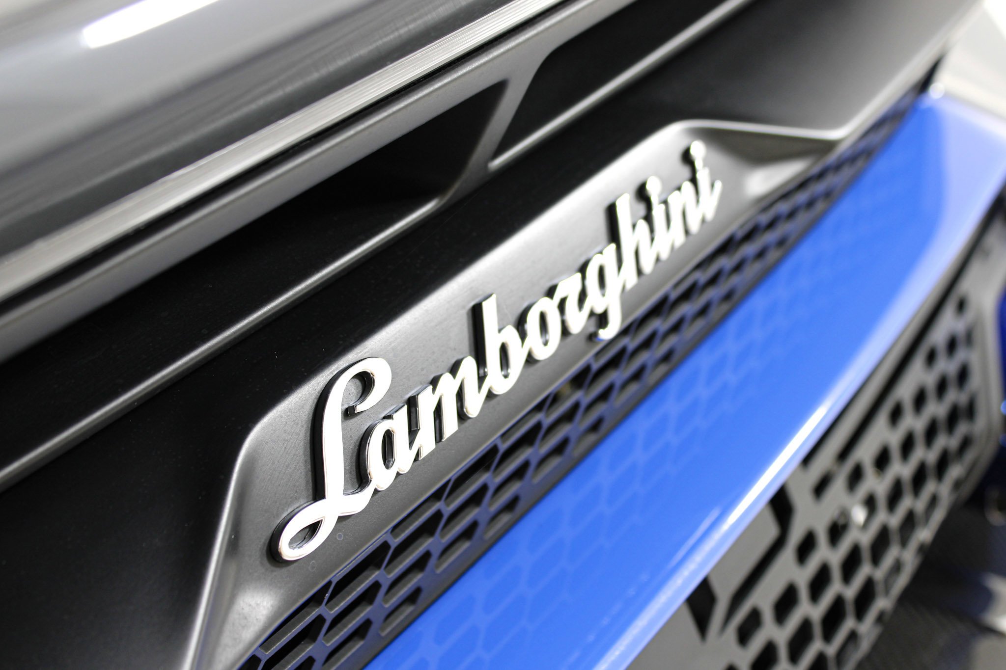 Used 2023 Gray Lamborghini  image 32
