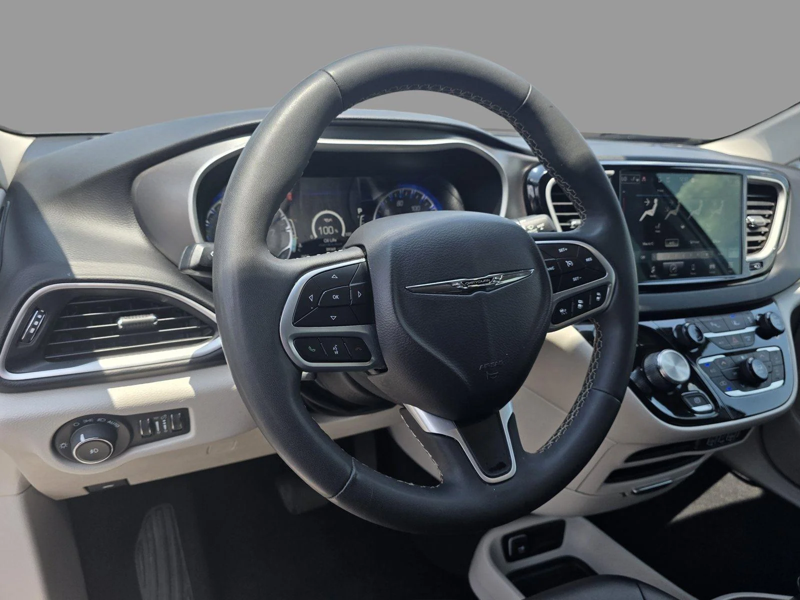 Used 2024 Silver Mist Clearcoat Chrysler Touring L image 10