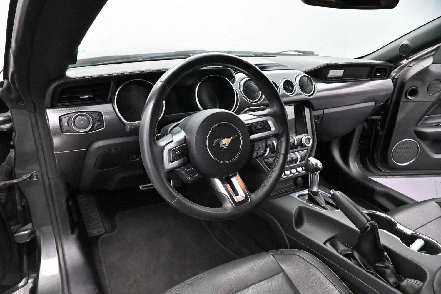 Used 2018 Magnetic Ford GT Premium image 16