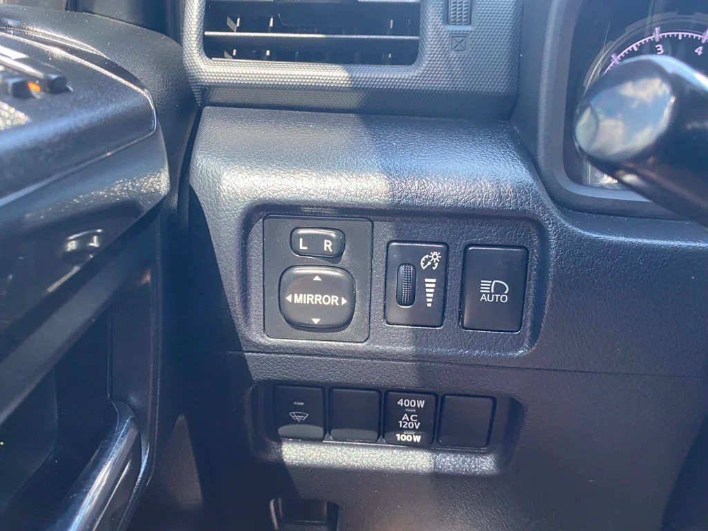 Used 2021 White Toyota Venture image 22