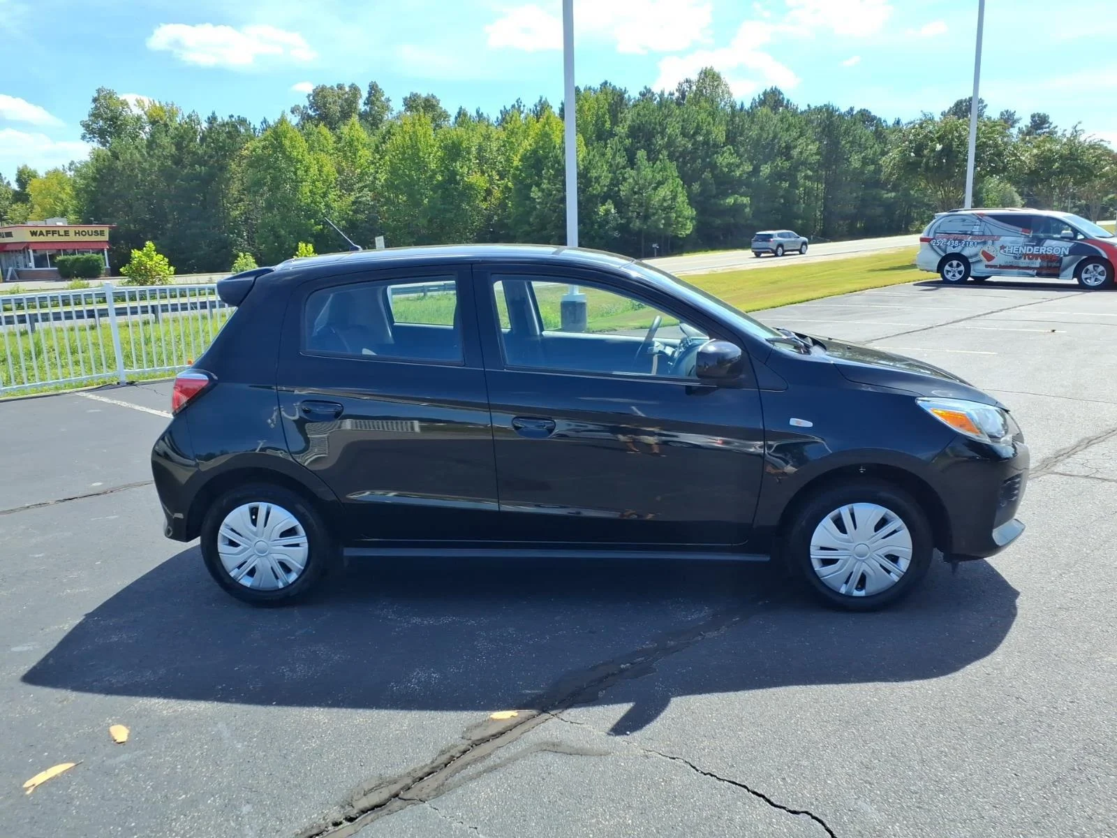 Used 2024  MITSUBISHI  image 9