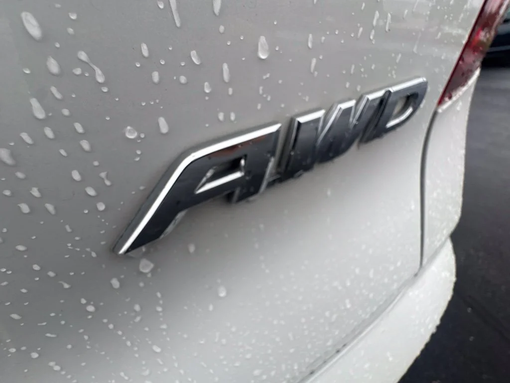 Used 2022 White Honda EX-L image 25