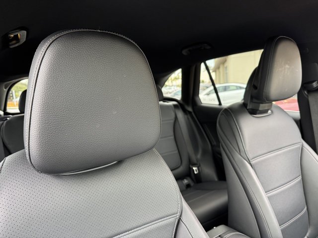 Used 2025 Black Mercedes-Benz GLC 300 image 7