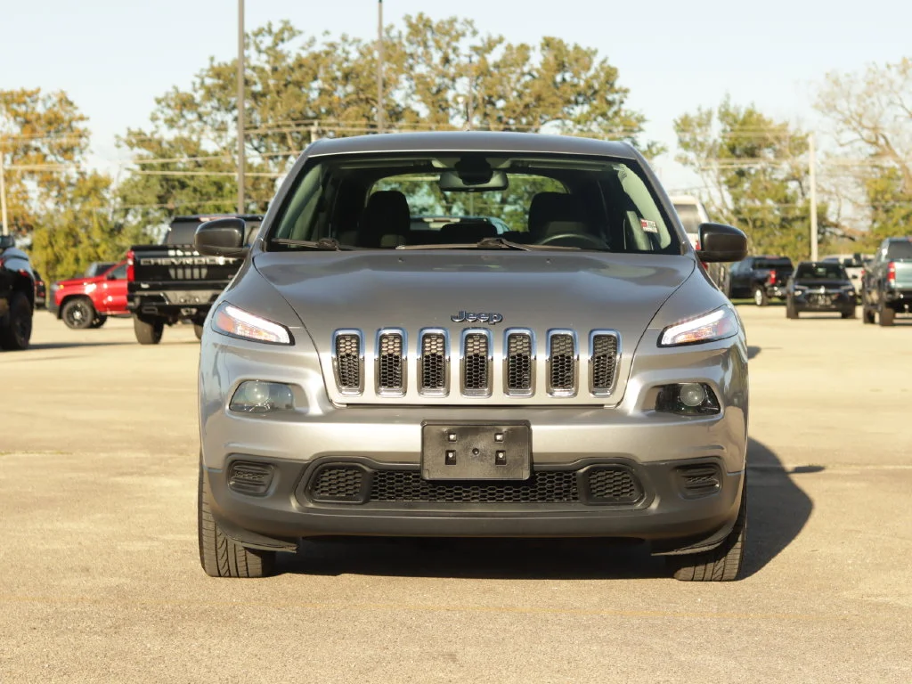 Used 2015 Jeep Cherokee Sport with VIN 1C4PJLAB1FW530822 for sale in Pekin, IL