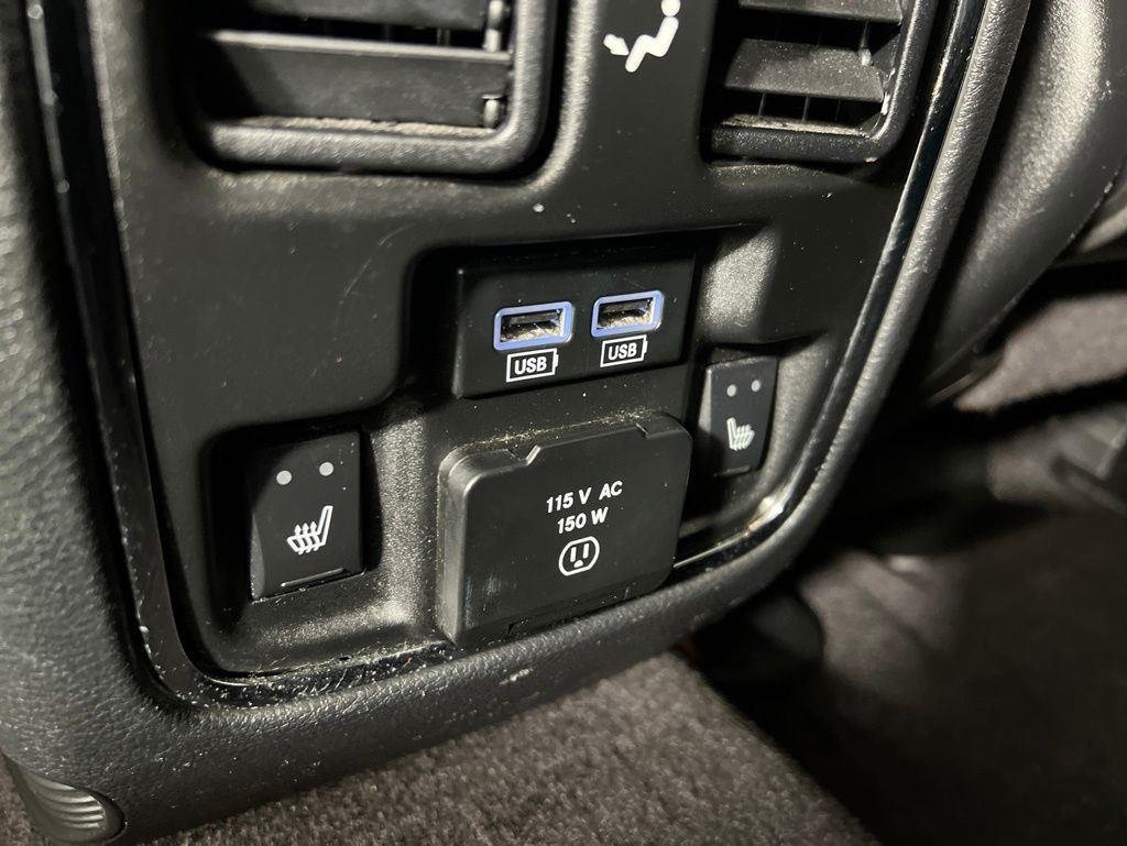 Used 2018 Bright White Clearcoat Jeep Limited image 27