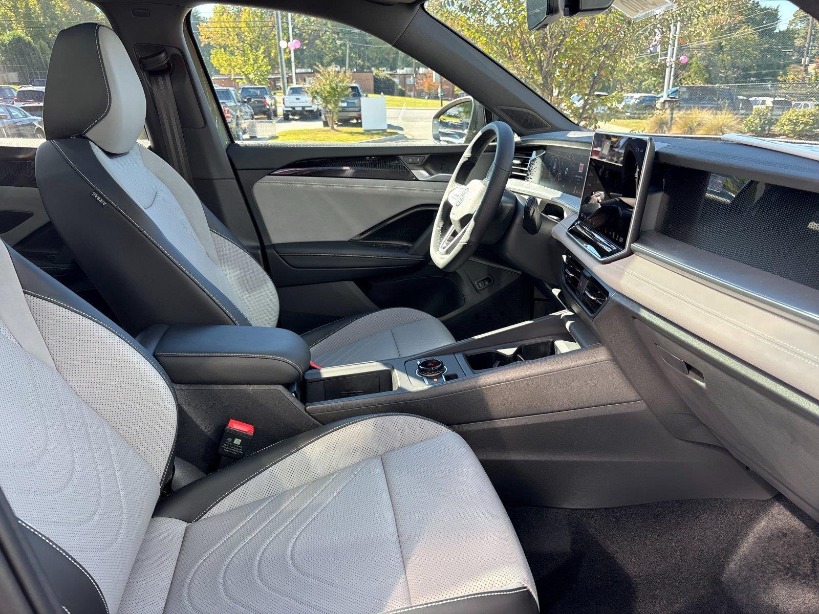 New 2027  Volkswagen SE R-Line Black image 39