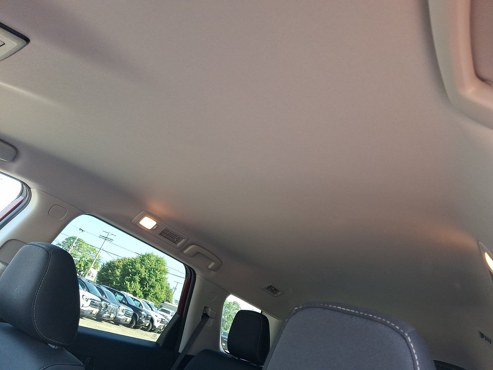 2025 Nissan Pathfinder SV - Photo 21