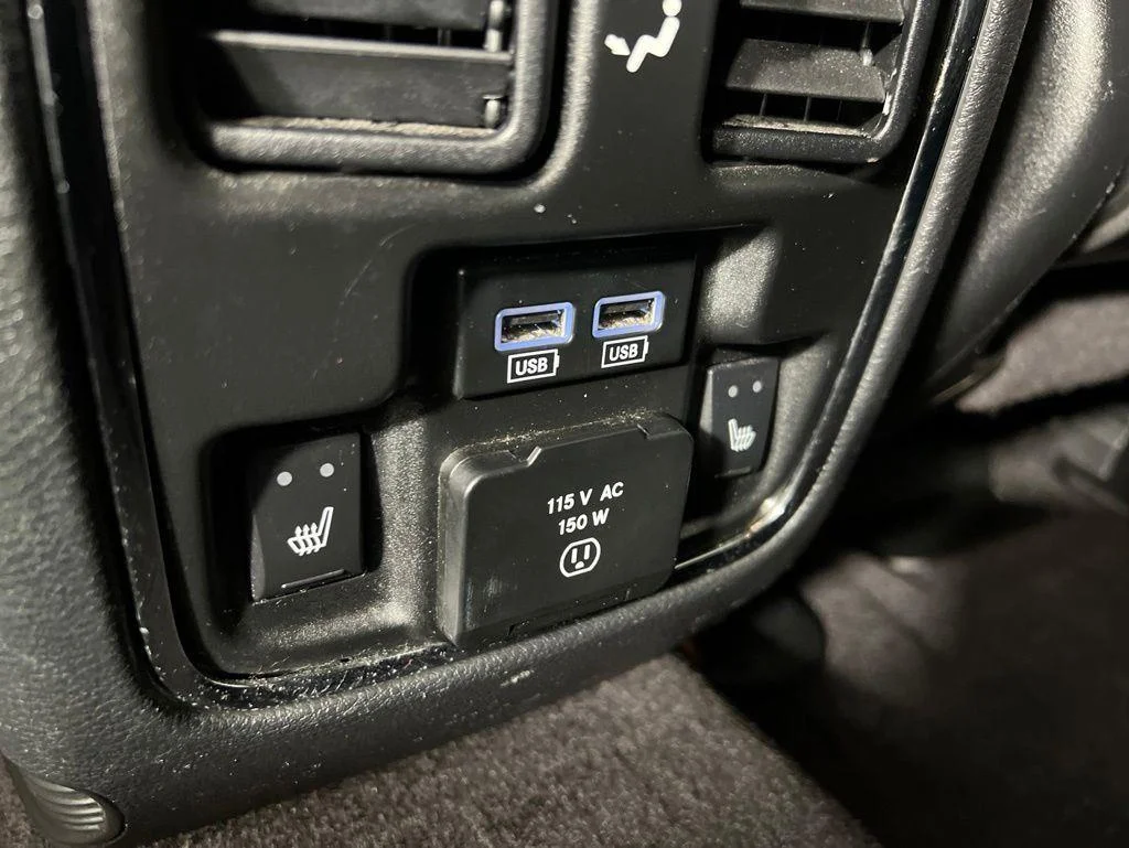 Used 2018 Bright White Clearcoat Jeep Limited image 27