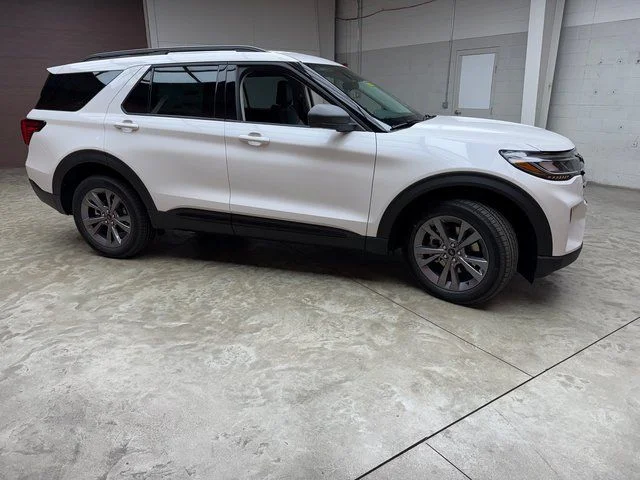New 2026 Star White Metallic Tri-Coat Ford Active image 6