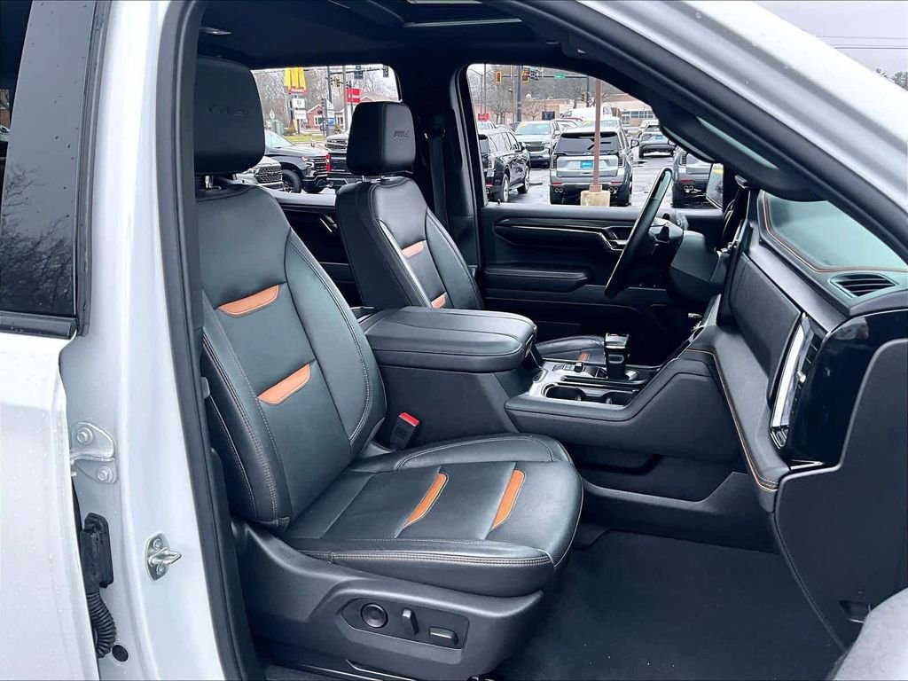 Used 2024 White GMC AT4 image 17