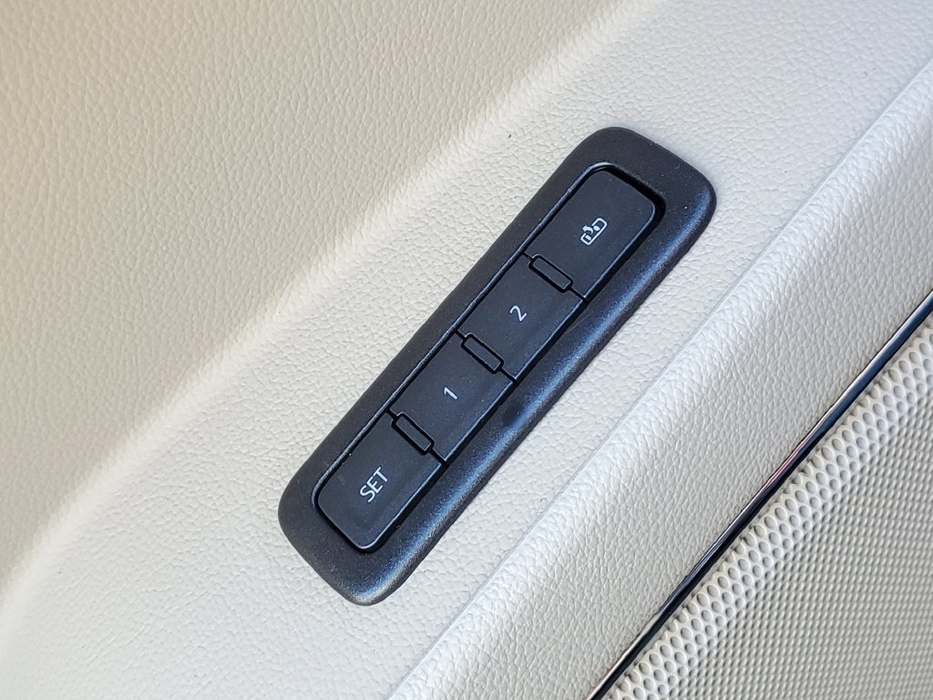 Used 2020 White GMC Denali image 20