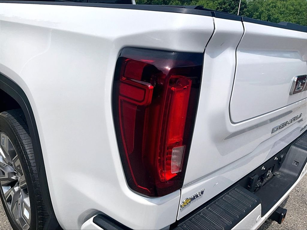 Used 2024 White GMC Denali image 33