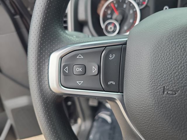 New 2026 Diamond Black Crystal Pearl-Coat Exterior Paint RAM Tradesman image 22
