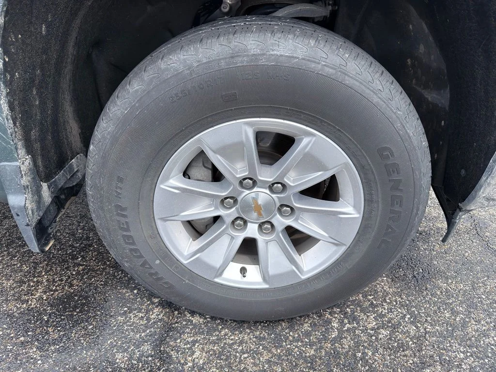 Used 2025 Gray Chevrolet LT image 17