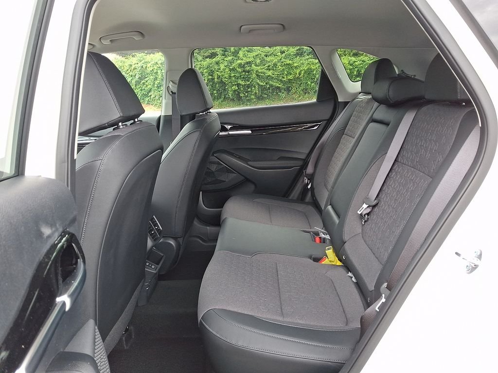 New 2026 Snow White Pearl Kia S image 5