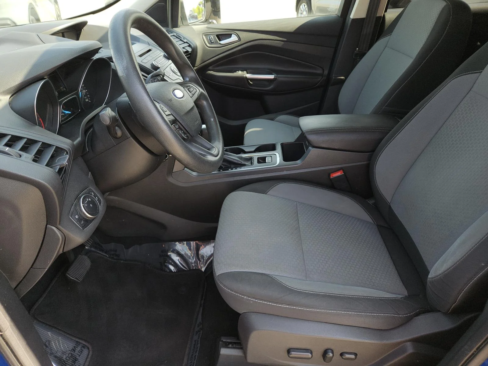 Used 2017 Lightning Blue Metallic Ford SE FWD image 23