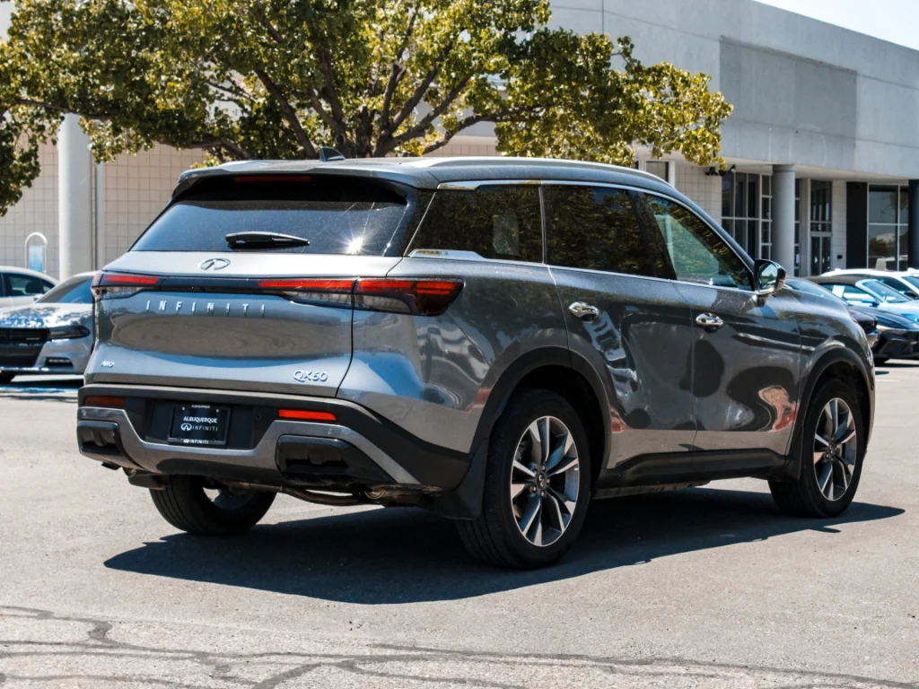 Used 2025 Graphite Shadow INFINITI LUXE image 5