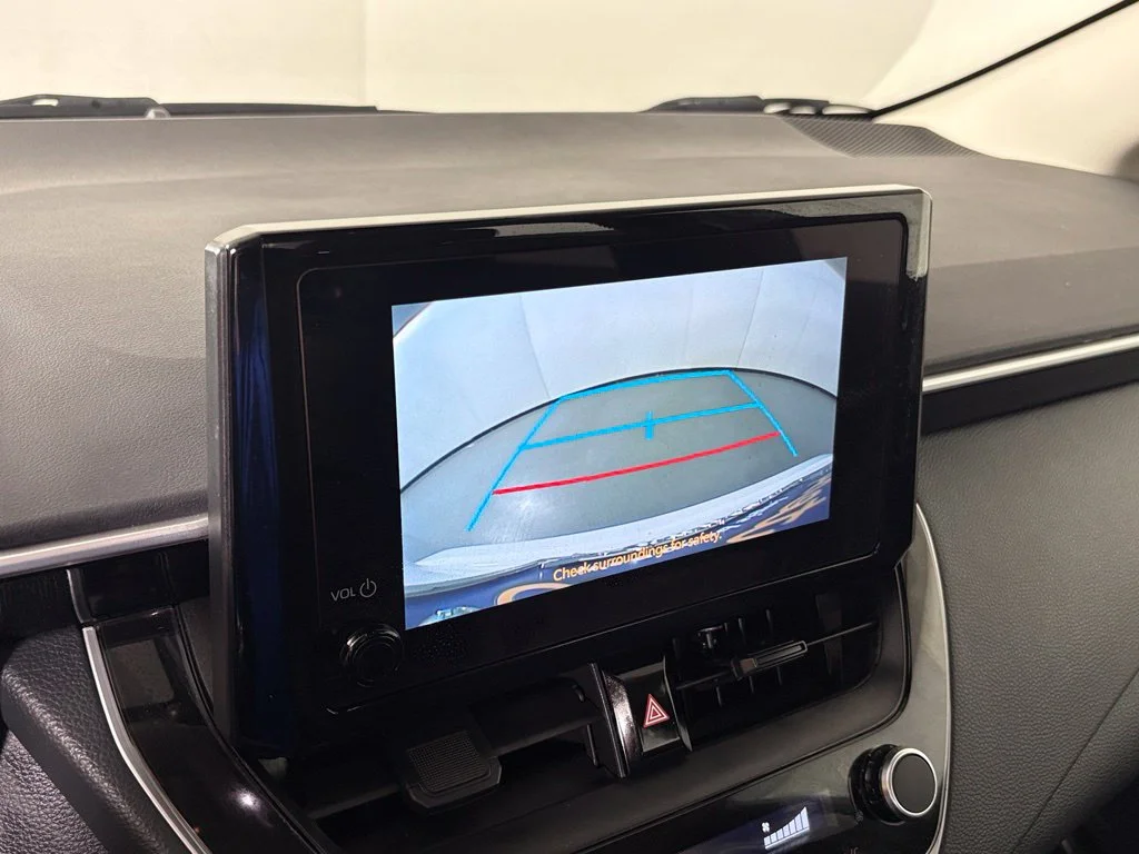 Used 2025 White Toyota LE image 23