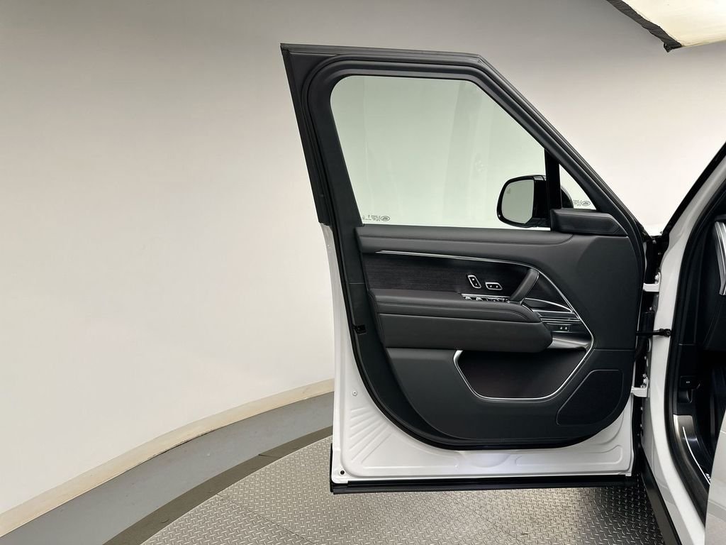 New 2027 Fuji White Land Rover SE image 9