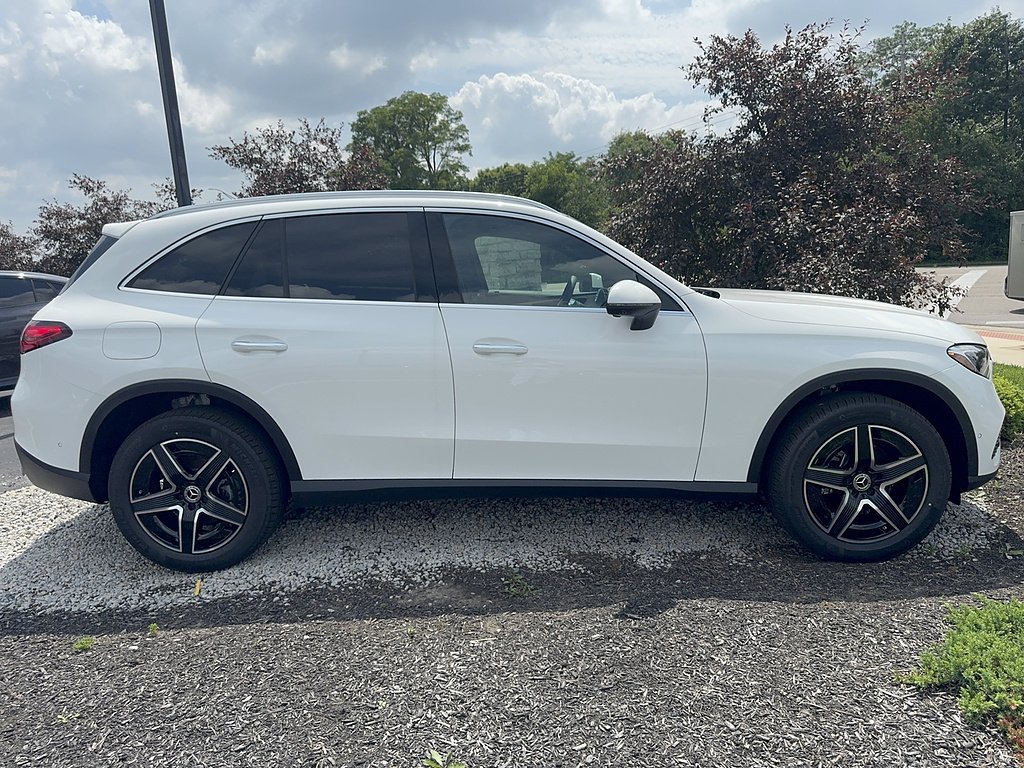 New 2026 Polar White Mercedes-Benz GLC 300 4MATIC® image 4