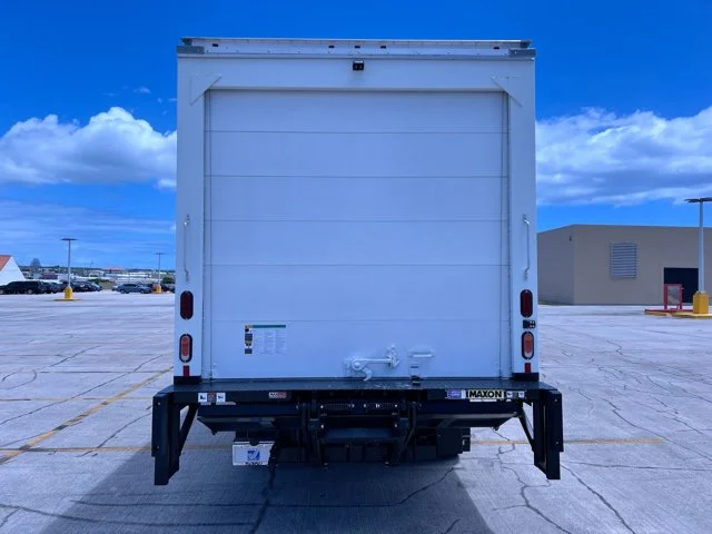 New 2025 White ISUZU 16ft Thermo King w/2500lb Lift, 19,500lb GVWR image 4