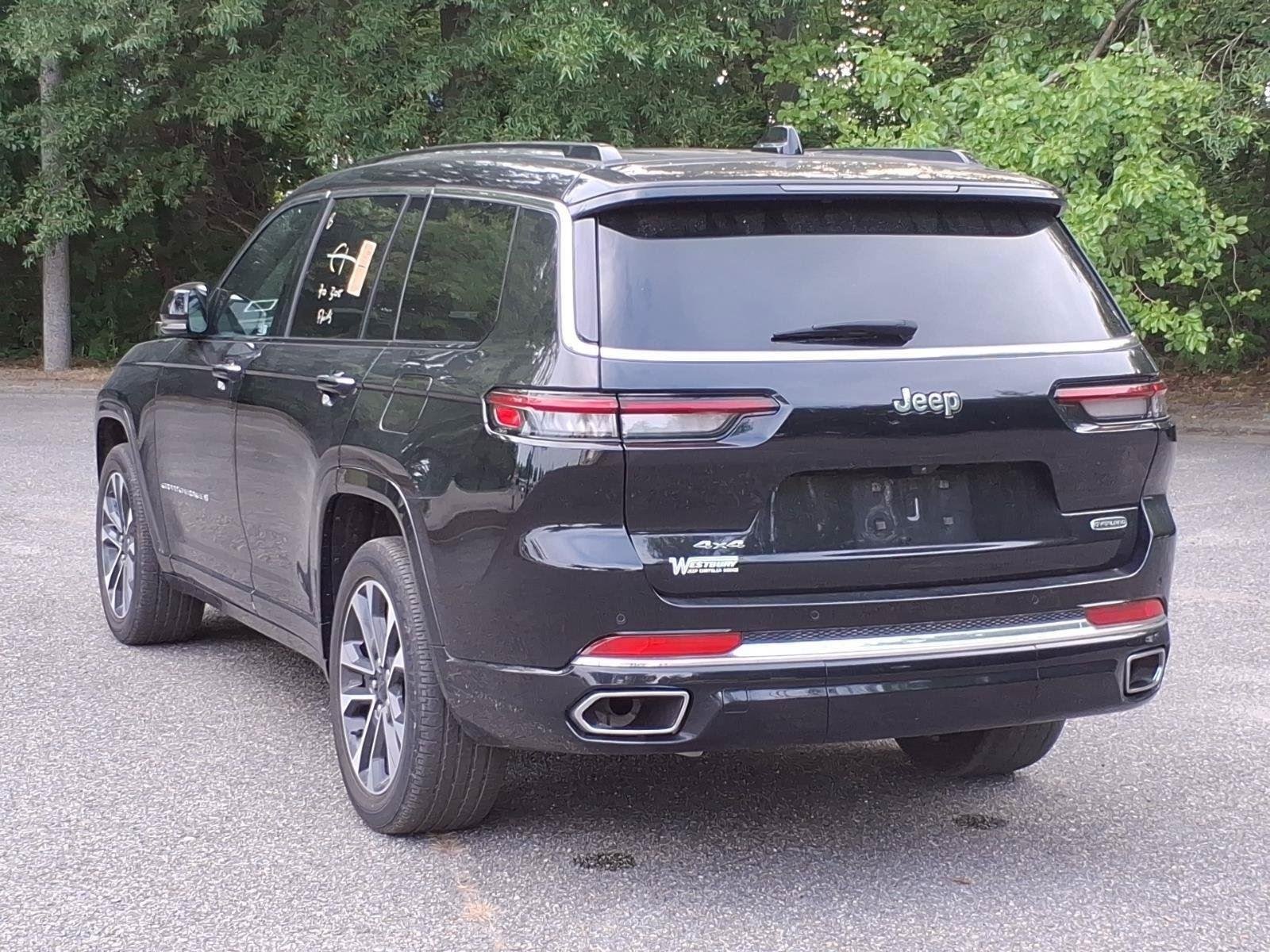 Used 2023 Diamond Black Crystal Pearlcoat Jeep Overland image 14