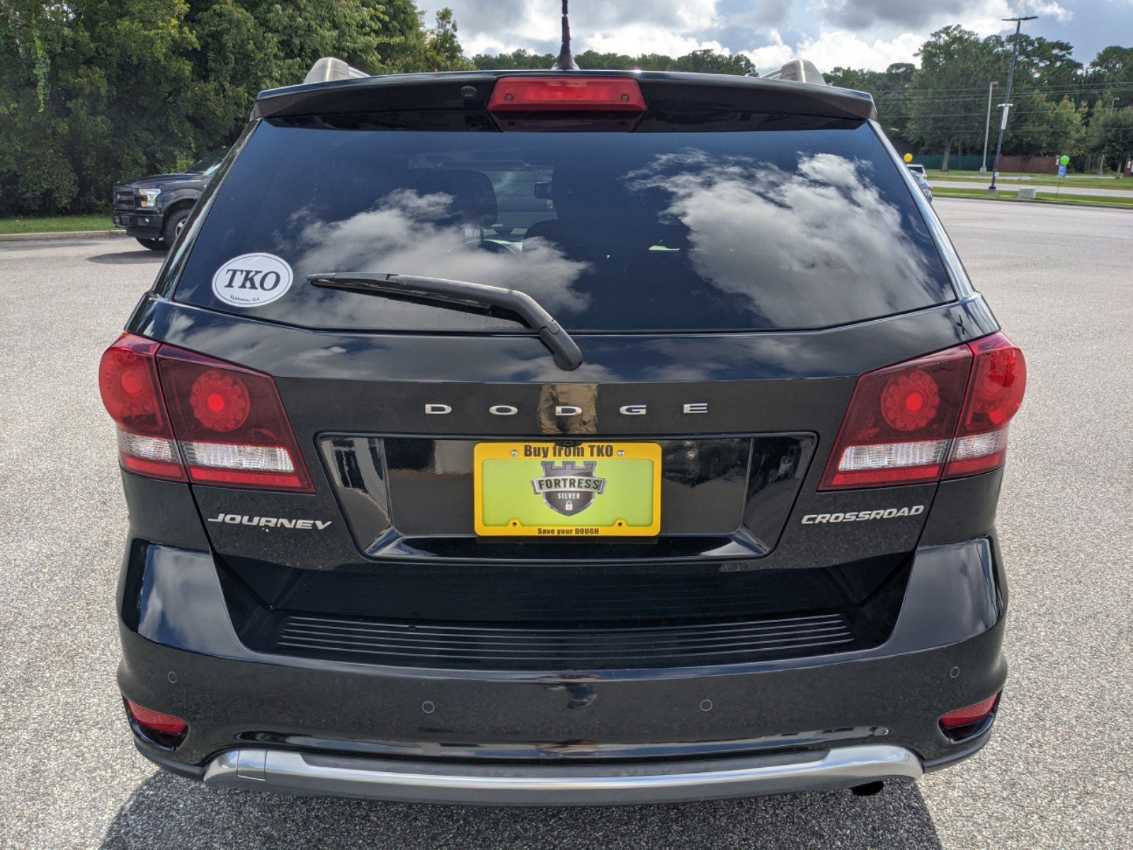 Used 2015 Pitch Black Clearcoat Dodge Crossroad image 4