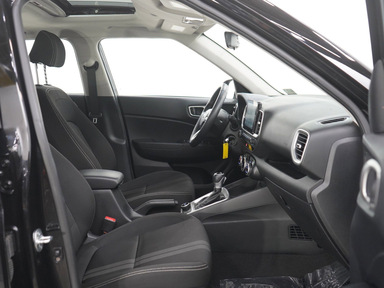2023 Hyundai Venue SEL - Photo 11