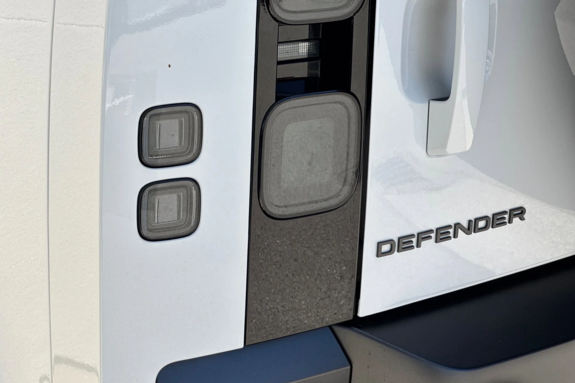 New 2026 FUJI WHITE Land Rover X-Dynamic SE image 12