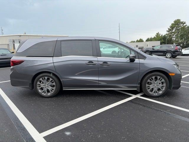 Used 2025 Modern Steel Metallic Honda Touring image 7