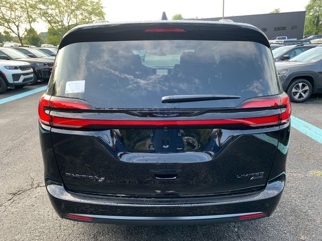 New 2027 Diamond Black Crystal Pearl-Coat Exterior Paint Chrysler Limited image 3