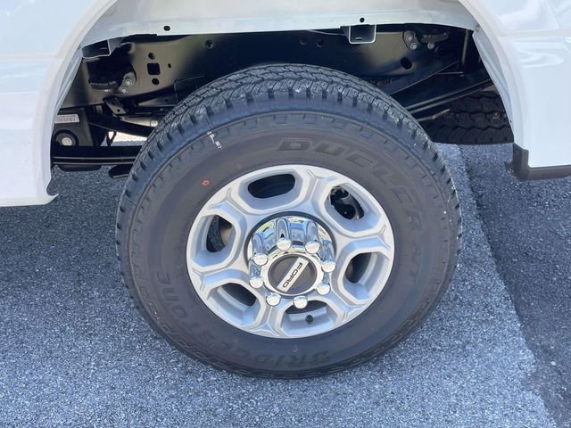 New 2026 Oxford White Ford XLT image 2