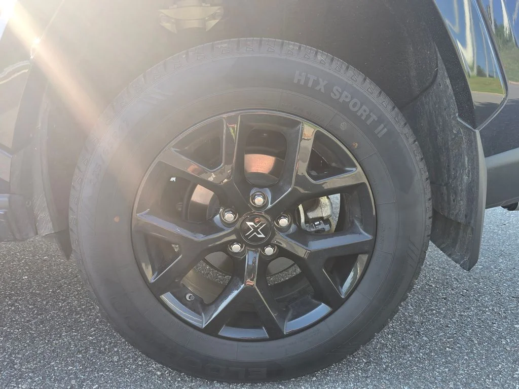 Used 2025  Toyota XLE image 9